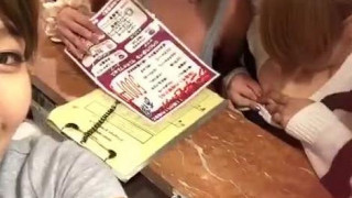 : Japanese girls flashing tits いいね