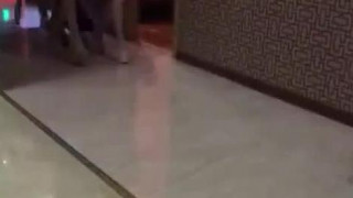 夜生活开始了。 服务开始