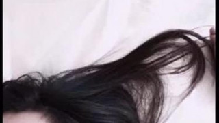 술 먹고 집 와서 바로 뻗었다가 잠깐 깨서 비몽사몽 잠결에 혼자 보지 비비며 궁시렁 궁시렁 … 으아 목 나간 거 같아.. ㅠㅠ 다시 자야징!