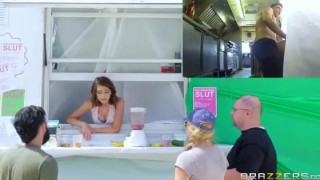 虽然老套，但是老外弄的挺真实的！！