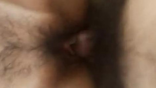 每次看到爱妻的美穴被人狠狠地肏我都很兴奋，看着爱妻在别人身下总想有更多的鸡巴插进她紧实的美穴里