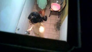 半夜睡不着 偷窺兩個氣質女大學生洗澡聽她倆聊天 國語