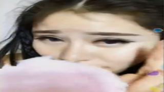 只要肯脫 用一隻手機也能變網紅