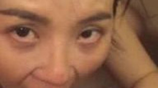 又是一波梳妆台镜子前的后入，酒店门都没有关，太刺激了