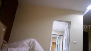 Rau ngân hàng kính cận, face xinh -vn