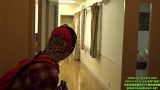 SW-322.デカパイ人妻の大人カラダに悪ガキ達のおませな性欲が爆発！イタズラだけじゃ物足りず、ピンコ勃ちチ○ポ入れちゃった