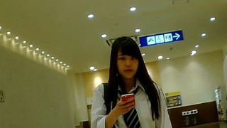 真‧偷拍神人!!不管站著坐著 只要是高中妹內褲顏色都引人遐想 23