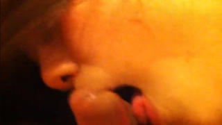 [台灣]邊聽著五月天LIVE版玩自拍 像孩子依賴著肉棒