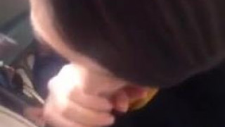 [機上自拍]在廁所要空姐幫咬~還比外面有人要我小聲點（有影）