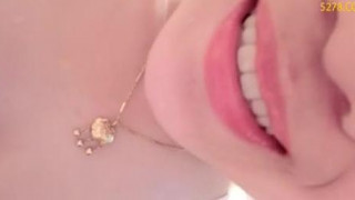 為什麼你胸部的這麼大有人想要一起洗澡嗎?