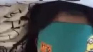 就是愛偷拍，幫女友戴上眼罩！套套脫掉直接「真槍實彈」搞（有影）