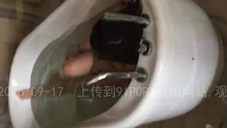 [浴室自拍]嬌嫩少婦偷情～浴缸挑逗情夫摳摳！濕漉漉誘惑受不了（有影）