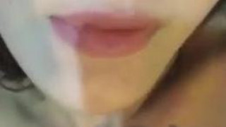 [自拍露臉]性感大奶正妹，裸睡自拍～迷人雙眼會發電！撥頭髮好有ＦＵ（有影）