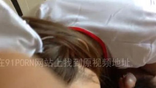 [自拍露臉]護士裝少婦勾引小王玩「制服誘惑」，舔完直接騎上來～顏射不浪費全部吃下去：甜不甜阿？（有影）