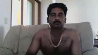 【無修正】素人女子大生が謎の外人に挿れられてる！！w馬乗りえろい