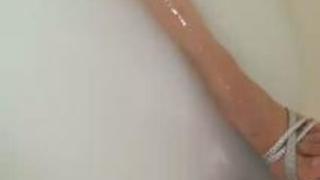 【無修正】若宮莉那(わかみやりな) 美白美巨乳おねえさんがシャツのままお風呂に入ってじっくりフェラしてくれました