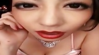 日本人の赤ちゃんからの検閲された口紅のフェラチオ