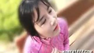 ランニング休憩中のスレンダー美巨乳ギャル女子大生（韓国人留学生）を素人ナンパで電マ快楽攻め&エロ乳おっぱい揉み揉み素股エロ動画