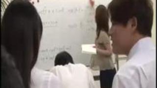 マセがき男子校正に給湯室でハメられちゃう人妻家庭教師