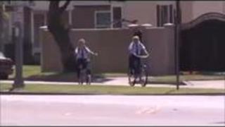 【Taylor Whyte】海外の●漢事情バス編；顔立ちの割に地味なパンツのパイパンお姉さん、車内で立ちバックからの顔射