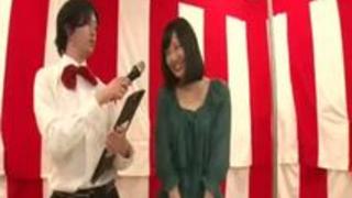 【電マ】「ぁあ゛っ！ぃ、イってぅ！！」ももクロ緑に似てる素人が余裕の笑顔から一変！顔を歪ませて絶頂パコ！！！！