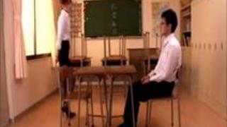 美人女教師が生徒の童貞ボーイをベロチューしながら乳首コリコリ、先生出ちゃうよ！