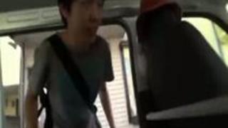 【MM号】「もっとパンパン突いてーッ！」S級美女2人組が童貞クンをパーフェクト筆おろし！