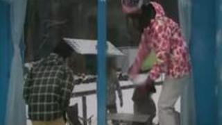 xvideosまとめ: 「ヤダッ・・彼氏・・」彼氏持ちの素人の女の子が男友達とまさかのファック！バックで激ピストンされていると外に彼氏を発見！