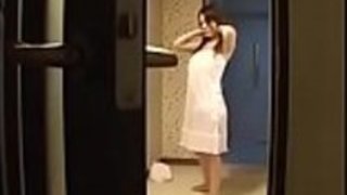 日本のアジアのママは彼女の息子の良いセックスを示す