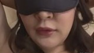 日本のひよこの大きな胸をマッシングする