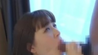 美人妻の絶品手コキテクニック。もちろん、フェラチオテクニックも最高です。男のチ〇ポはもう、MAX勃起で、たまらず飛び散るザーメン射精！