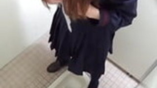 日本の十代の放尿