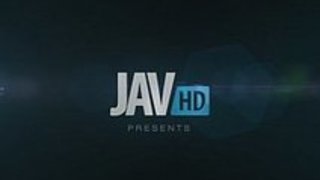 ゴージャスなブロンドのビンボが吹き飛び仕事をして、おっぱいを犯した