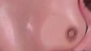 Yuria Manoは良いファックの後におっぱいでザーメンを望んでいる