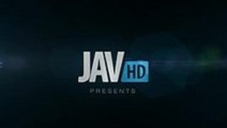 セクシーランジェリーで魅惑的なベイビーはしっかりと刺激される