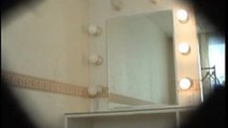 スタイル抜群な可愛いショップ店員が着替え中を盗撮される