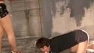 背の高い日本の女王