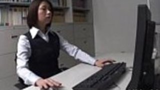 日本人はバイブレーターでファックする