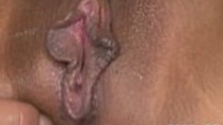 恥ずかしがりのアジア人は兼穴を伸ばす