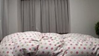 太った愛のボタンとバイブレーター付きのおしゃれなお母さん