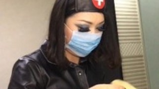 我的女朋友是个护士。