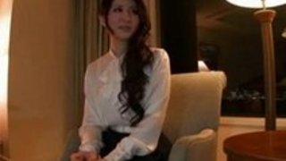 綺麗なお顔をザーメンで汚された美人セレブ妻（25）