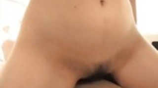 毛深いcooshieで犯されている間相沢桃は大きな缶を振ります