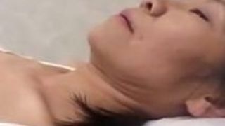 素人アジア - 熟女アジアのMILFは良いクソを取得します