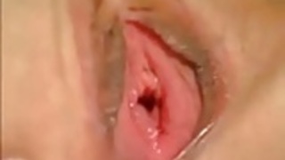 かなり若い日本人の女の子のホットセクシーおまんこめちゃくちゃ