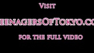 6男の前で裸の日本の十代