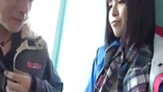 日本の十代の釣りガールPACKMANS 2バイ