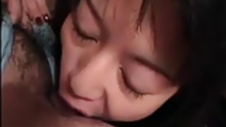 【無修正】コンドーム装着が下手くそな淫乱熟女！