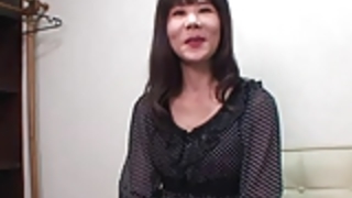 【無修正】じっくりと玉袋を舐る五十路に中出し！