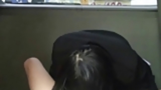 女の子はバンでセックスを拾った